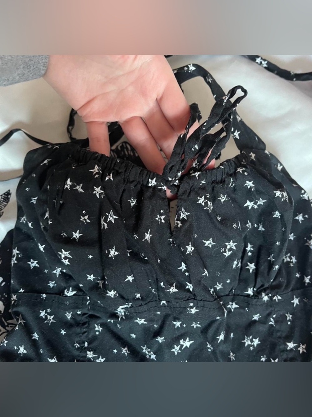 Hot Topic midi dress covered in an all-over star print - Picture 5 of 8